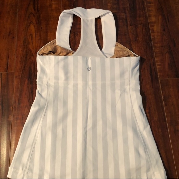 Lululemon scoop neck tank size 8 - Picture 5 of 6